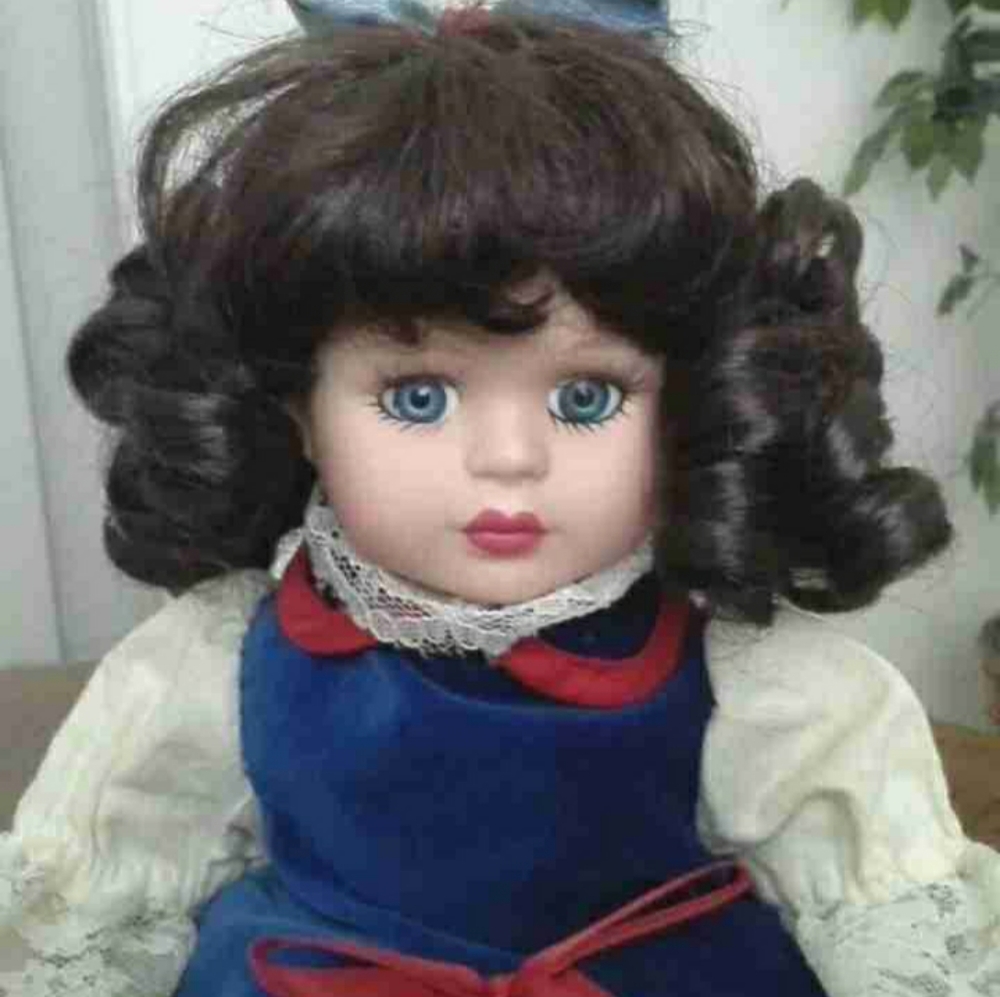 SNOW WHITE DOLL